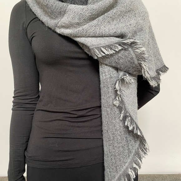 Angle tipped scarf - Picture 2 of 3